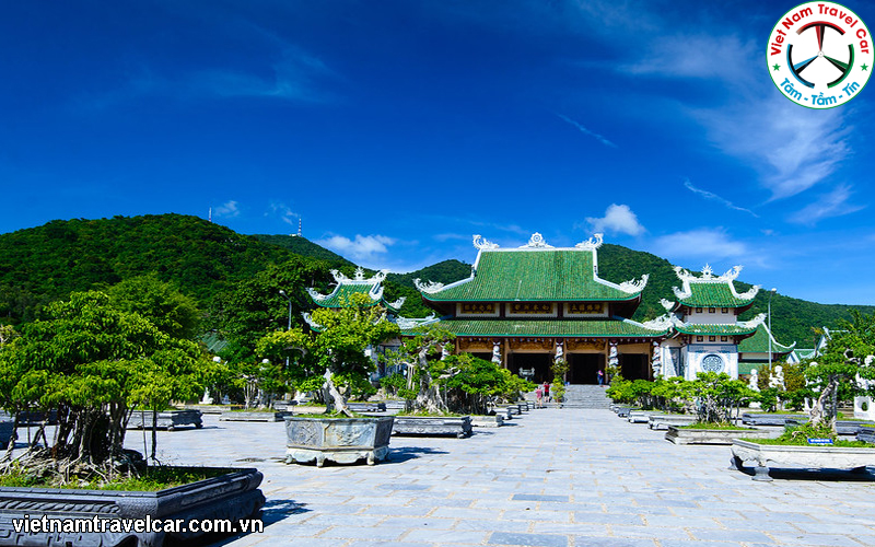 Thời điểm đẹp nhất để đến chùa Linh Ứng là từ tháng 3 đến tháng 9 hằng năm.